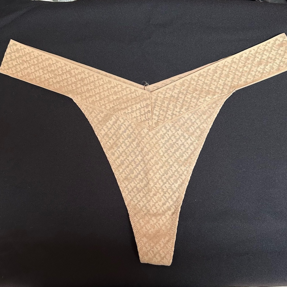 SKIMS Seamless Nude Textured Thong